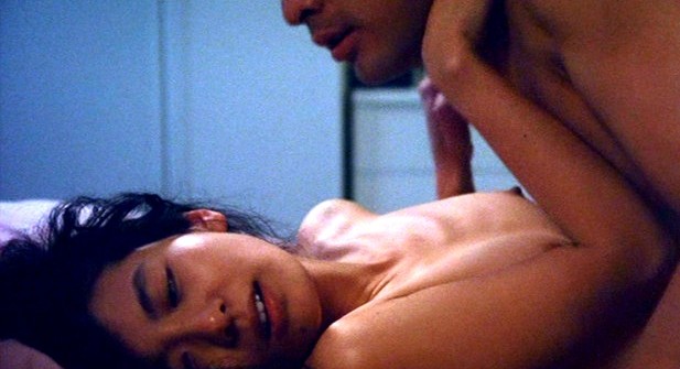南野陽子（女優濡れ場）映画「私を抱いてそしてキスして」で全裸乳首出しセックスを披露。自身がエイズに感染してることを知りつつ男と肉体関係を結んでしまう女。（※動画あり）